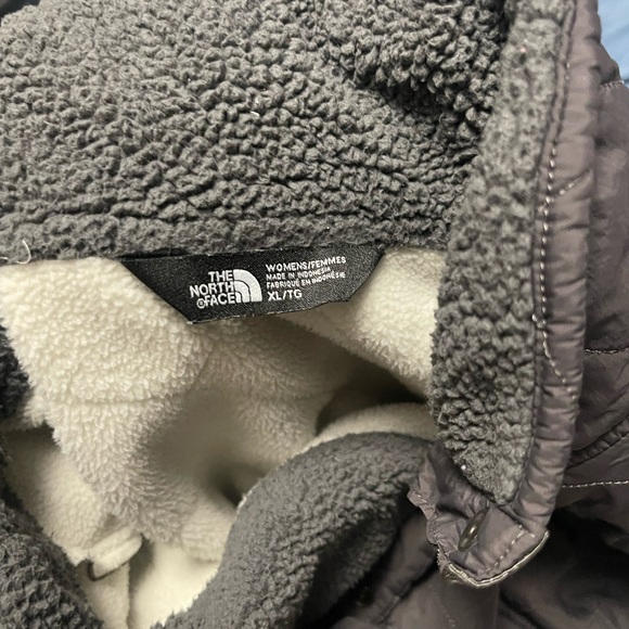 The north face jacket - Picture 2 of 4